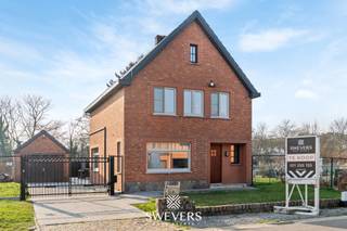 Interesse? Meer informatie op www.SWEVERS.be. - Deze instapklare open bebouwing in Ham combineert rust, ruimte en een vlotte bereikbaarheid...