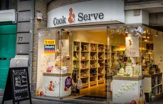 Instapklaar commercieel gelijkvloers te huur, gelegen te Oostende op één van de belangrijkste winkelstraten van het land.Dit pand heeft een...