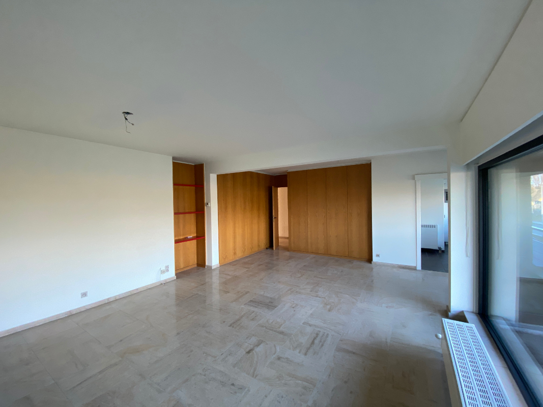 Ruim appartement met 2 slaapkamers, centraal gelegen. - foto 4