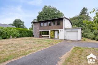 Bent u op zoek naar een woning op een rustige, groene locatie, met volop ruimte en potentieel om naar eigen smaak in te richten? Dan is deze...