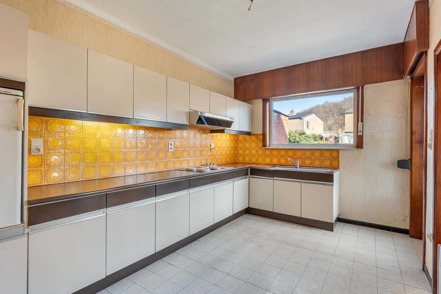 Goed gelegen en half open woning met 3 ruime slaapkamers, een extra leefruimte, een garage en een tuin te Kessel-Lo! - foto 5