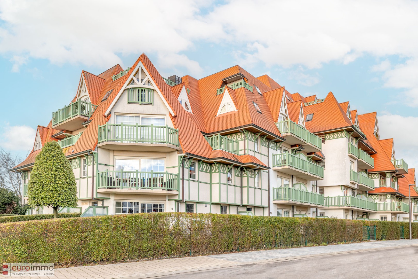 Binnenstaanplaats gelegen langs de wandelpromenade/havengeul. - foto 2