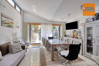 Opportunité unique : deux habitations pour le prix dune ! Située dans le charmant quartier de Sint-Stevens-Woluwe, cette propriété exceptionnelle est...