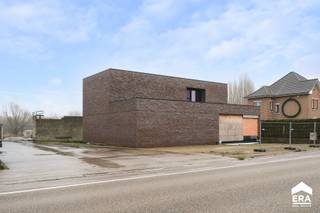 Verder af te werken casco-woning, inclusief 3+ hectare grond!Deze wind- en waterdichte casco-woning is gelegen in Beverst, op een gunstige locatie...