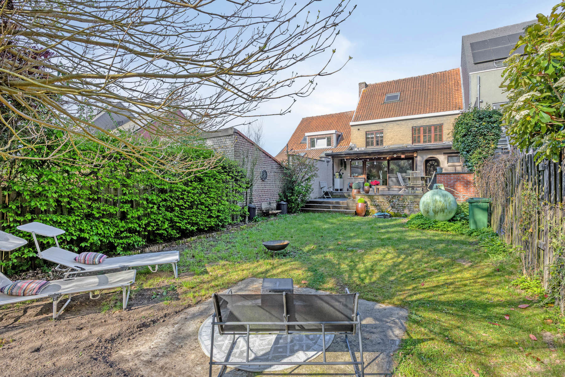 Instapklare woning met 3 slaapkamers en prachtige tuin. - foto 2