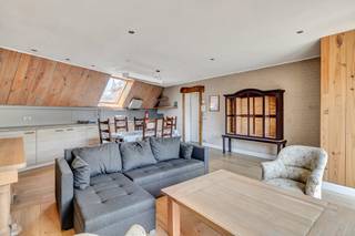 Voor meer info of een bezoek, bel 054 69 39 39 - Prachtig instapklaar en gerenoveerd triplexappartement (verdiepingen 1, 2 en 3) met maar liefst...