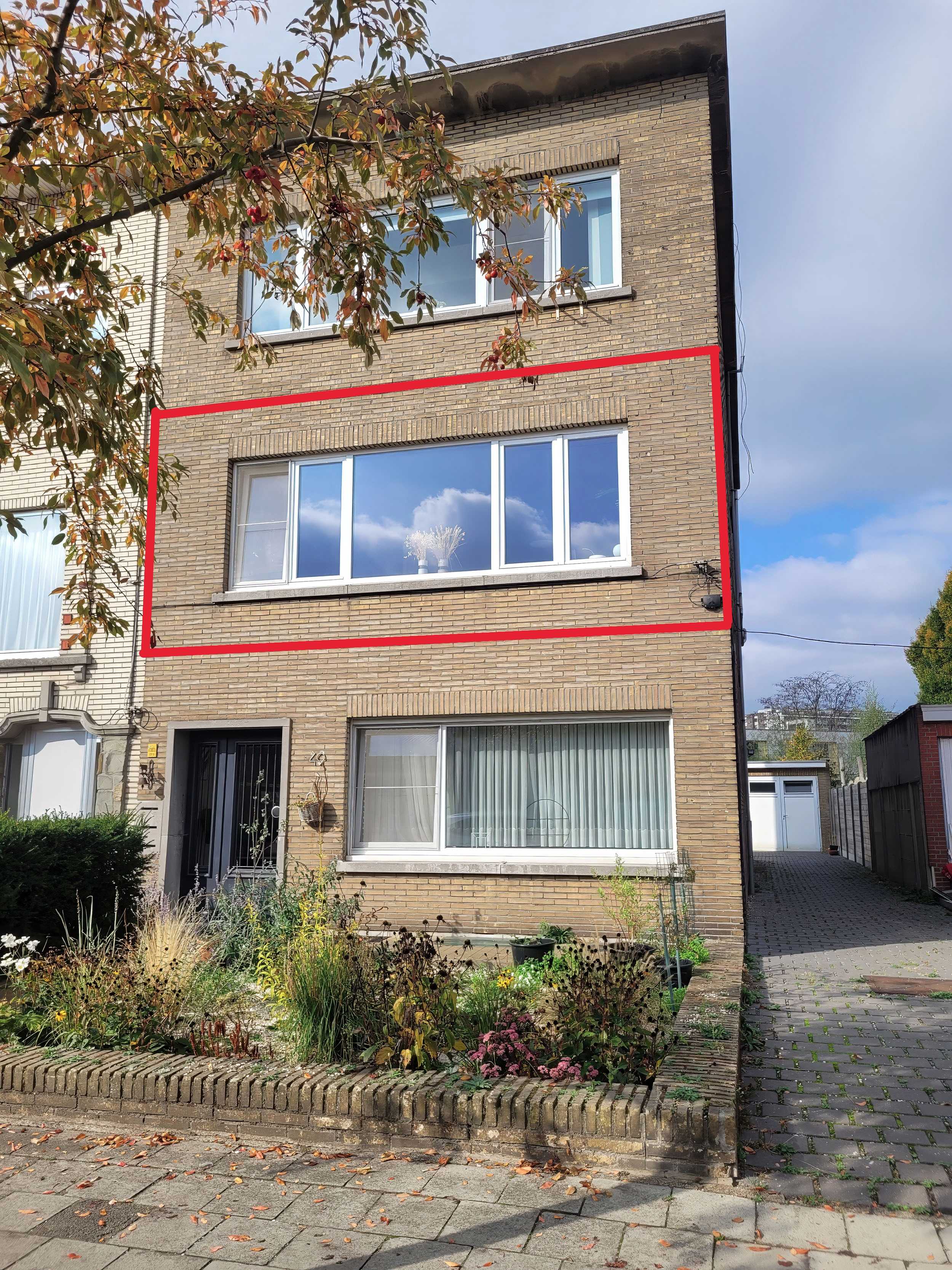 Appartement te koop in Merksem met 3 slaapkamers - foto 1