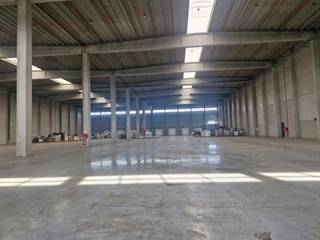 Just a few minutes from the Ring and the E420, this logistics warehouse offers 6,600 m² of space (dimensions: 60 m x 110 m), with large...