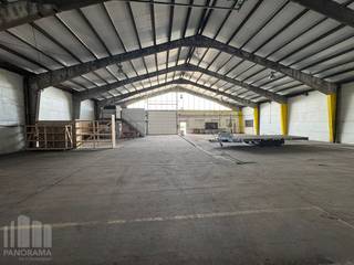 Gelegen aan de Leuvensesteenweg 110 te Vilvoorde, biedt dit bedrijfspand een opslagruimte van +/- 1.500 m² op een ruim terrein van +/- 6.500 m². De combinatie van de ruime opslagcapaciteit en het omvangrijke buitenterrein biedt diverse mogelijkheden voor opslag, logistiek en bedrijfsactiviteiten.<br /><br />Het pand geniet een strategische ligging langs de Leuvensesteenweg, met een vlotte verbinding naar de R0 Brusselse Ring en de E19. Hierdoor zijn Brussel, Antwerpen en Brussels Airport uitstekend bereikbaar.<br /><br />Een interessante opportuniteit voor bedrijven die op zoek zijn naar een ruime opslaglocatie met een groot buitenterrein in de regio Vilvoorde.<br /><br />Contacteer PANORAMA B2B voor bijkomende inlichtingen of een vrijblijvend plaatsbezoek op het nummer 0477 30 40 05.