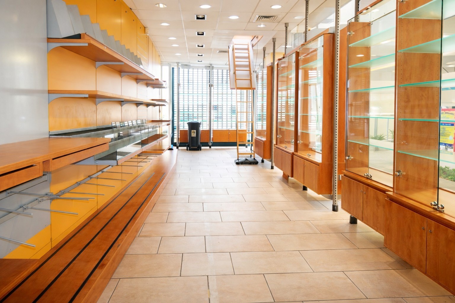 Handelspand / Kantoorruimte te huur – Centrum Lokeren - foto 3