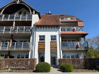 INDELINGInkomhal ca. 10 m² - grote keramische tegels tegelsGastentoilet ca. 1 m² - met handenwasserLiving ca. 47 m² - parket- met open keukenOpen...