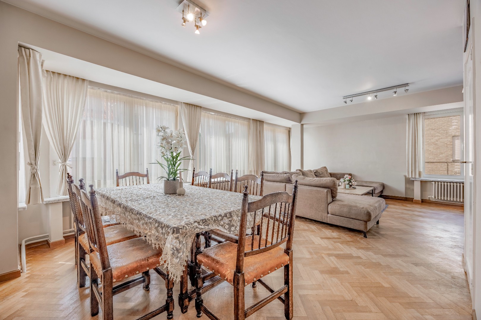 Instapklare, lichtrijke bel-etage woning met ruime garage en terras op centrale ligging - foto 3