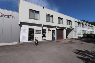 Een bedrijfshal van ca. 270 m² (huidige ledershop) in Bedrijvencentrum Merksplas.De bedrijfshal is momenteel ingericht in een winkelgedeelte vooraan...