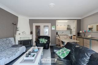 Dit instapklare appartement is gelegen in de Distellaan in Westende en bevindt zich op een aangename locatie, dicht bij het centrum en de zeedijk. Het appartement beschikt over een praktische indeling en geniet van veel comfort.<br /><br />De leefruimte biedt een aangename plaats om te ontspannen en geeft toegang tot de keuken. Verder beschikt het appartement over 2 slaapkamers en een terras achteraan, waar u in alle rust van de buitenlucht kunt genieten.<br /><br />Met een EPC-label B is het appartement bovendien energiezuinig. Dankzij de instapklare staat, de 2 slaapkamers en het terras is dit een ideale woning als vaste verblijfplaats, tweede verblijf of investering.<br /><br />Contacteer Inti via inti@immofrancois.be of 0499 74 89 74 voor meer informatie of een bezoek.<br /><br />