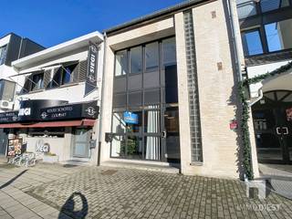 AANTREKKELIJK RETAIL PAND IN TESSENDERLODit moderne retailpand van 116m² ligt op een strategische locatie in het centrum van Tessenderlo en biedt...