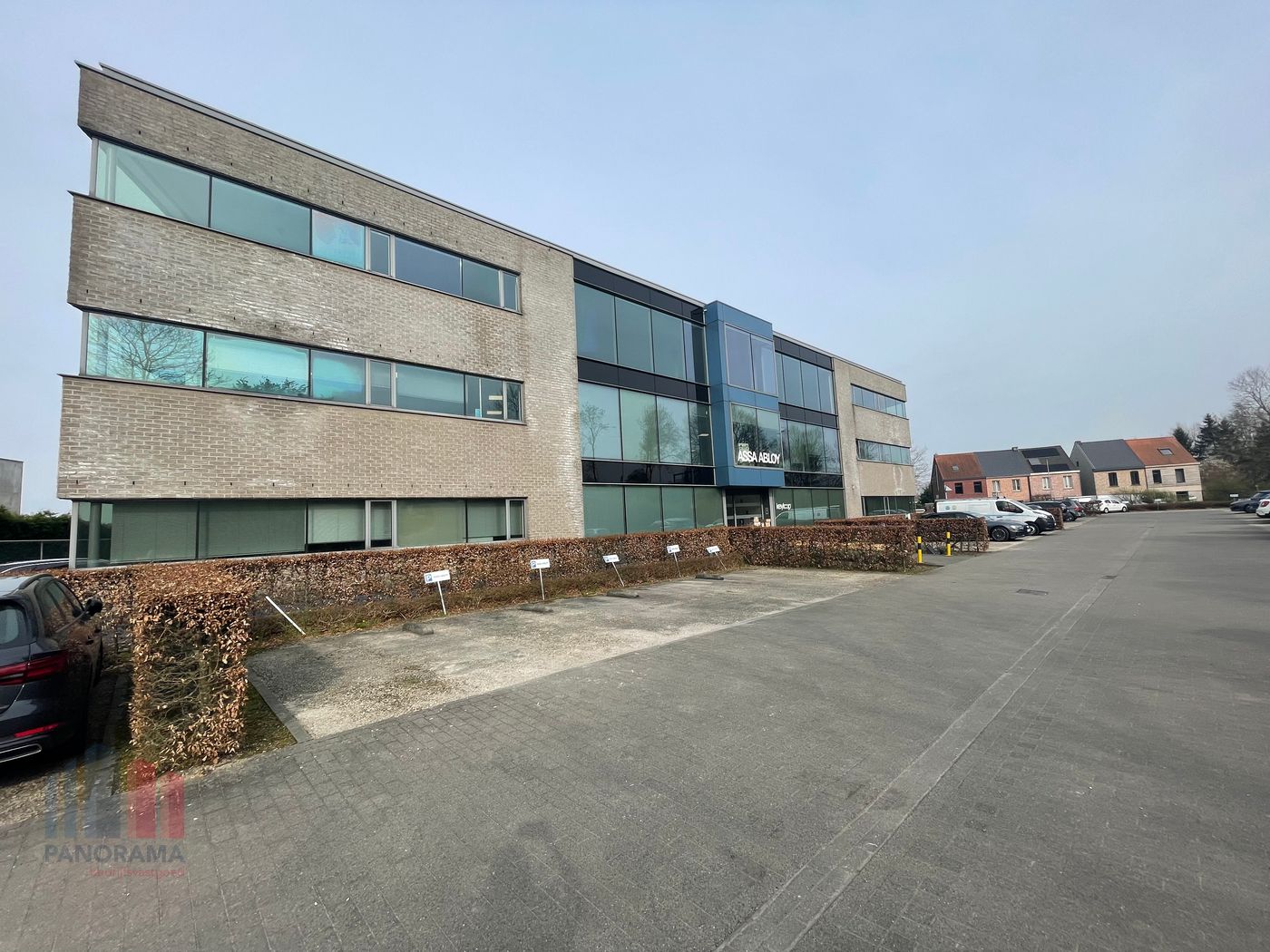 1,200 sqm offices for rent in one open space with visibility along E40 - photo 4