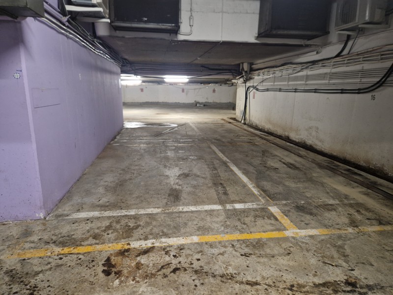 Negen autostaanplaatsen in Empire Building te koop - foto 4