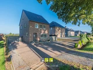 VRIJSTAANDE WONING MET 3 SLAAPKAMERS OP EEN PERCEEL VAN 4A61CA TE KESSENICH.TROEVEN- Instapklaar en tiptop afgewerkt: klaar om zonder zorgen te...