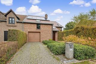 Deze woning wordt te koop aangeboden via Pre-sale. Op dinsdag 18/11/2025 tussen 15u00 en 18u00 kan je dit huis op afspraak bezichtigen en een vast...
