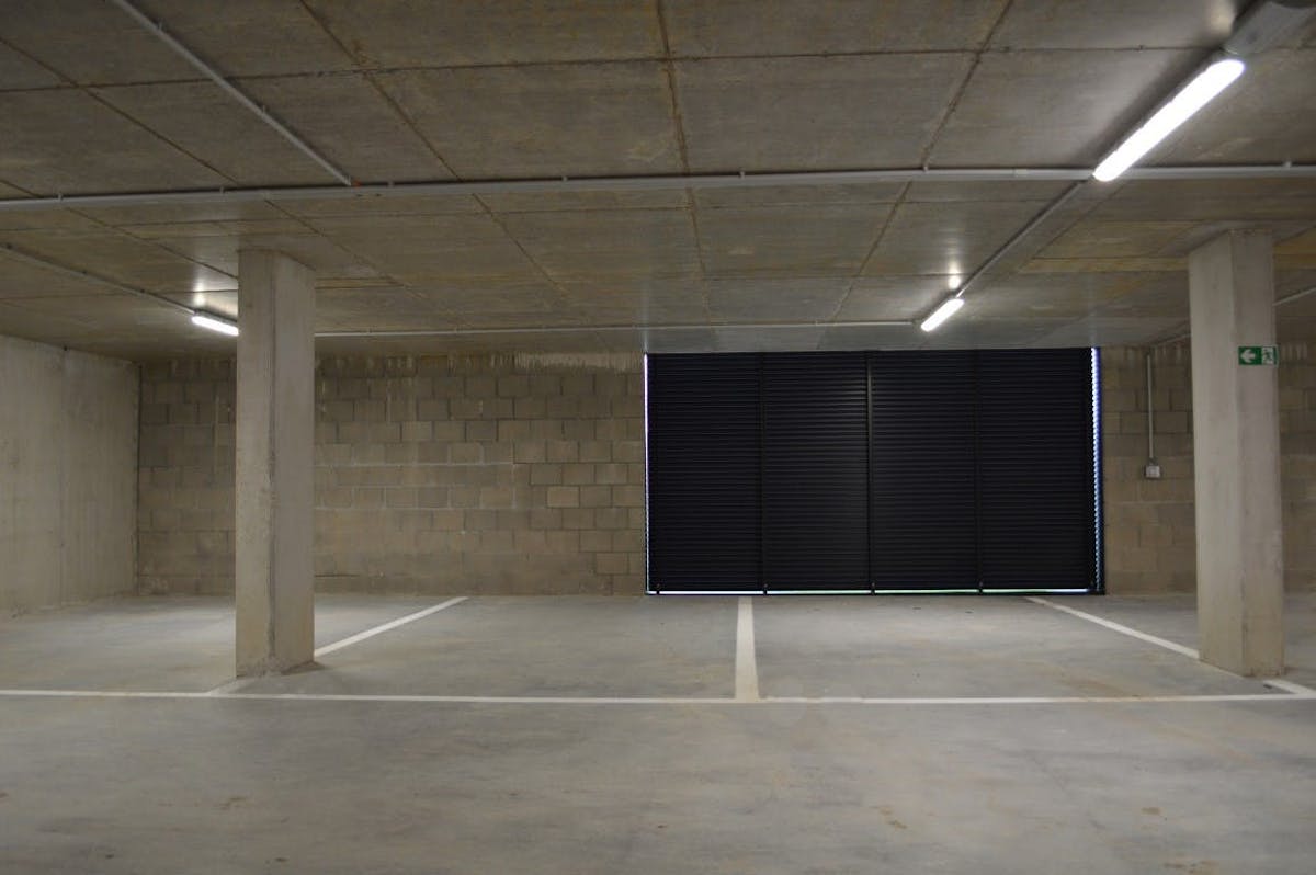 Parkeerplaats nabij centrum Ingelmunster. - foto 3