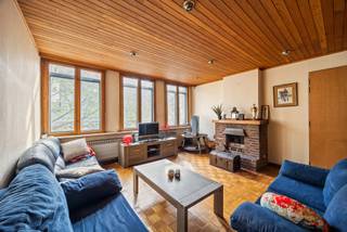Ligging

Dit ruime appartement is gelegen aan de Van Maerlantstraat 18, bus 3, in een levendige buurt in Antwerpen. Het pand ligt op wandelafstand van Het Eilandje, de bruisende studentenbuurt, fitnessclubs en tal van hippe hotspots.

Indeling

In het appartement vind je twee ruime slaapkamers: een van 20 m² en een tweede van 10 m². De grote leef- en eetruimte strekt zich uit over meer dan 40 m², wat zorgt voor een open en aangename sfeer. De keuken is ruim en volledig geïnstalleerd, ideaal om te koken en te ontspannen. Verder beschikt het appartement over een moderne badkamer met douche en een apart toilet. Dankzij de grote ramen is er veel natuurlijk licht in het hele appartement. Bovendien is er geen renovatieverplichting, EPC label D, en is er ook geen asbest aanwezig.

Troeven
Ruim appartement
Twee grote slaapkamers
Ruime, volledig geïnstalleerde keuken
Veel natuurlijke lichtinval
EPC-label D
Asbestvrij

Extra
Is het uw eerste en enige aankoop? Dan dient u slechts 2% verkooprechten te betalen.

Is het niet uw eerste aankoop? Verkoop uw eerste eigendom binnen de 2 jaar en geniet ook van deze gunstmaatregel. Lees hier meer over.

Voor meer informatie of een gratis waardebepaling van uw vastgoed kan u een aanvraag invullen op onze website of even bellen op het nr. 03/345.88.99.