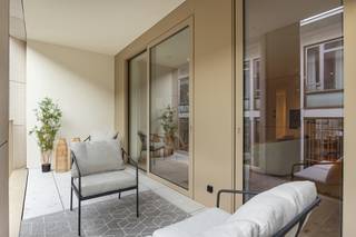 <div>
<div>
<div>
<p><span><br />Pal in het bruisende centrum van Antwerpen, met alle hotspots van de stad binnen handbereik, maar in de rust van een verkeersluwe zijstraat, komt nieuwbouwproject The Vault.<br /><br />Dit hoogstaande en energiezuinige woonconcept omvat een divers aanbod van 18 appartementen, van compacte studio’s tot luxueuze penthouses. Het gebouw is een ontwerp van de befaamde architect Luc Binst en straalt klasse uit tot in de kleinste details. <br />In je appartement met ruim terras geniet je dankzij de riante raampartijen van een heerlijk open en lichtrijk gevoel. De mooie binnentuin zorgt voor een prachtig groen decor. Bovendien scoort het woonproject beter dan huidige energienormen. De appartementen zullen allen voldoen aan een energiepeil van 20 of lager. Dit maakt dat uw woonst Bijna Energie Neutraal (BEN) is. <br /><br />Het resultaat is een woonst die helemaal bij jou past, </span>en waar het elke dag opnieuw zalig thuiskomen is.<br /><br /></p>
<p><span><br /><br /><br /></span></p>
</div>
</div>
</div>