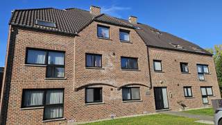 Lichtrijke duplex met 2 slaapkamers, terras en ondergrondse parkeerplaatsOp zoek naar een instapklare duplex met karakter? Dit volledig...