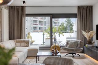 Vous recherchez un bel appartement prêt à emménager bien situé ? Ce bâtiment unique de 2010 situé au 110 bus 23 de Van Eycklaan à Maaseik associe...