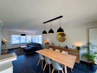 <p>KIJKDAG OP AFSPRAAK 31/10/26: of .</p><p>Deze perfect instapklare gezinswoning combineert comfort en energiezuinigheid (EPC A) in een rustige straat op een zeer centrale ligging (op enkele minuten van de A12 en N16 op de as Antwerpen-Brussel) en uitkijkend op groen.</p><p>De woning werd in 2015 totaal gerenoveerd met oog voor kwaliteit, duurzaamheid en een hoogwaardige afwerking. Dankzij het EPC-label A, de 14 zonnepanelen en het driedubbele glas geniet u van een energiezuinige woning met een zeer laag energieverbruik en een optimaal wooncomfort.</p><p>Troeven van deze woning:<br />• Instapklare open bebouwing<br />• EPC-label A met 14 zonnepanelen en driedubbele beglazing<br />• Zuidgerichte tuin met vrij zicht op groen<br />• Rustige buurt en centrale ligging nabij N16 en A12<br />• Drie ruime slaapkamers<br />• Lichtrijke leefruimte en zuid gerichte keuken met tuinzicht<br />• Ruime bureauruimte met op maat gemaakte kasten en bureau, ideaal voor thuiswerk<br />• Leuke speeltuin en de ingebouwde trampoline<br />• Aparte garage en tuinhuis<br />• Dubbele oprit die plaats kan bieden aan vier wagens<br />• Rolluiken aanwezig aan alle ramen</p><p>De woning is beschikbaar vanaf 1 juni 2027, maar indien nodig bespreekbaar.</p>