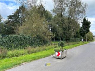 Gunstig gelegen perceel bouwgrond van 987m² geschikt voor een open bebouwing.Dit mooie perceel is residentieel gelegen nabij het dorp van Halle...