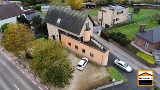 Gemengd gebouw met vele mogelijkheden nabij het centrum van Borgloon Dit gemengd gebouw treffen we aan in Borgloon, gelegen nabij de...