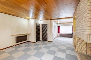 LiggingOp een centrale ligging in Zelzate bevindt zich deze bijzonder ruime woning met tal van mogelijkheden. Dankzij de vlotte verbindingen via...