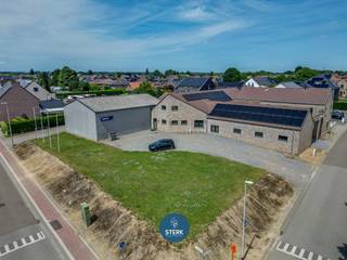 TE RENOVEREN HOEVE MET UITZONDERLIJKE BIJGEBOUWEN OP EEN RUIM PERCEEL ! <br /><br />We vinden dit pand met een bewoonbare oppervlakte van 1141 m² terug op een perceel van 25a 01ca in Veldwezelt-Lanaken. <br /><br />Voor meer informatie, neem zeker een kijkje op onze website via de volgende link: <br />https://www.sterkvastgoedmakelaars.be/detail/te-koop-woning-lanaken/7602383?dosearch=True&flowstatus=ForSale,ForSaleReserved,ForSaleWithBid,ToCompleteForSale,SoldUnderReserve,Sold&pageindex=1&pagesize=12&searchpage=ForSale&sortdirection=DESC&sortfield=pub_flowstatus&transactiontype=Sale