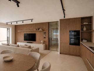 Un appartement élégant de 3 chambres à coucher avec terrasse et finitions haut de gamme, situé à deux pas de la digue de mer et de la plage. Découvrez ce magnifique appartement de 3 chambres à coucher, prêt à emménager, où confort, espace et qualité sont au rendez-vous. Idéalement situé, ce logement offre tout le confort et les atouts d'une vie moderne et sereine. Dès l'entrée, vous serez séduit par un espace de vie lumineux aux finitions élégantes et au souci du détail. La cuisine ouverte, entièrement équipée, communique harmonieusement avec le coin repas et le salon, idéal pour des soirées conviviales et recevoir des invités. L'appartement comprend trois chambres à coucher, parfaites pour une famille ou comme résidence secondaire. La salle de bains, avec douche à l'italienne et baignoire, est élégamment aménagée avec des matériaux de haute qualité et dotée de tout le confort moderne. Un atout indéniable : la spacieuse terrasse où vous pourrez profiter du plein air en toute tranquillité. Caractéristiques : - - 3 chambres à coucher spacieuses<br />- Finitions haut de gamme et durables<br />- Pièce de vie lumineuse<br />- Cuisine entièrement équipée<br />- Salle de bains moderne<br />- Agréable terrasse<br />- Prêt à emménager<br />- Économique<br />Cet appartement allie luxe et fonctionnalité dans un emplacement exceptionnel. Idéal pour ceux qui recherchent un logement de qualité, synonyme de tranquillité. Intéressé(e) ? Contactez-nous dès aujourd’hui pour plus d’informations ou pour organiser une visite !