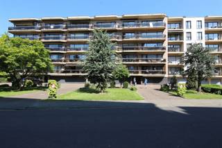 Dit appartement is gelegen op de eerste verdieping in het centrum van Beveren. U beschikt over een zuidgericht terras aan de voorzijde en een...