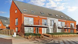 **BOEK JE BEZOEK ONLINE IN VIA WWW.IMMO3000.BE**Immo3000 heeft een ruim 2 slaapkamer appartement te huur in centrum Linden.Gelegen in de...