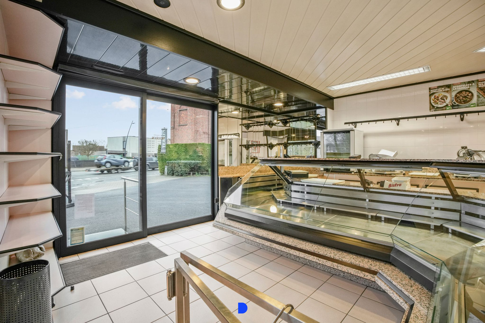 Handelspand met woonst op commerciële ligging. - foto 4