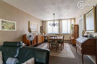 <p><span>Immeuble de rapport intéressant comprenant 3 appartements, un local commercial et 5 places de parking à Beveren</span></p><p><span>Vous recherchez un investissement polyvalent bénéficiant d’un emplacement exceptionnel à Beveren ? Cet immeuble combine trois appartements avec un local commercial au rez-de-chaussée et pas moins de cinq places de parking à l’arrière.</span></p><p><span>Grâce à cette combinaison intéressante de possibilités de location résidentielles et commerciales, le bien offre une belle diversification des revenus locatifs. La présence de cinq places de parking privées constitue en outre une plus-value importante dans le centre de Beveren.</span></p><p><span>L'immeuble se compose d'un local commercial au rez-de-chaussée et de trois appartements spacieux, totalisant six chambres et trois salles de bains. L'ensemble est situé sur un terrain de 420 m² et bénéficie d'une façade arrière exposée plein sud.</span></p><p><span>Une opportunité intéressante pour les investisseurs à la recherche d'un bien de rapport comprenant plusieurs logements locatifs, dans un emplacement central et facilement accessible.</span></p><p><span>Atouts :</span></p><ul><li><span>3 appartements</span></li><li><span>local commercial au rez-de-chaussée</span></li><li><span>5 places de parking privées</span></li><li><span>combinaison de revenus résidentiels et commerciaux</span></li><li><span>emplacement central à Beveren</span></li><li><span>terrain de 420 m²</span></li><li><span>arrière orienté sud</span></li></ul><p><span>Ce bien de rendement vous intéresse ? Contactez CENTURY 21 Locus pour obtenir plus d’informations, connaître les détails du bail ou organiser une visite sur place.</span></p>