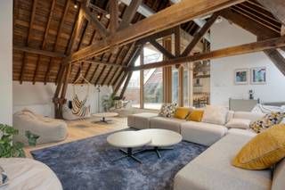 In een prachtig totaalrenovatie-project van 18de eeuws erfgoed aan de Brusselsestraat in het centrum van Leuven, is deze 22m² ruime en rustig...