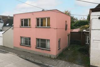 À vendre – maison 3 façades à rénover à Steenokkerzeel Adresse: Kortenbergsesteenweg 75 1820 Steenokkerzeel  Cette maison 3 façades à rénover...