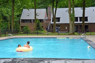 Deze charmante vakantieduplex is ideaal gelegen midden in het groene hart van Limburg, omringd door natuur, uitgestrekte fiets- en wandelroutes en...