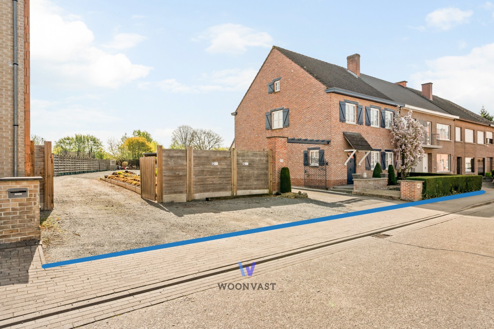 Ruime woning met bouwgrond te Sint-Gillis! - foto 1