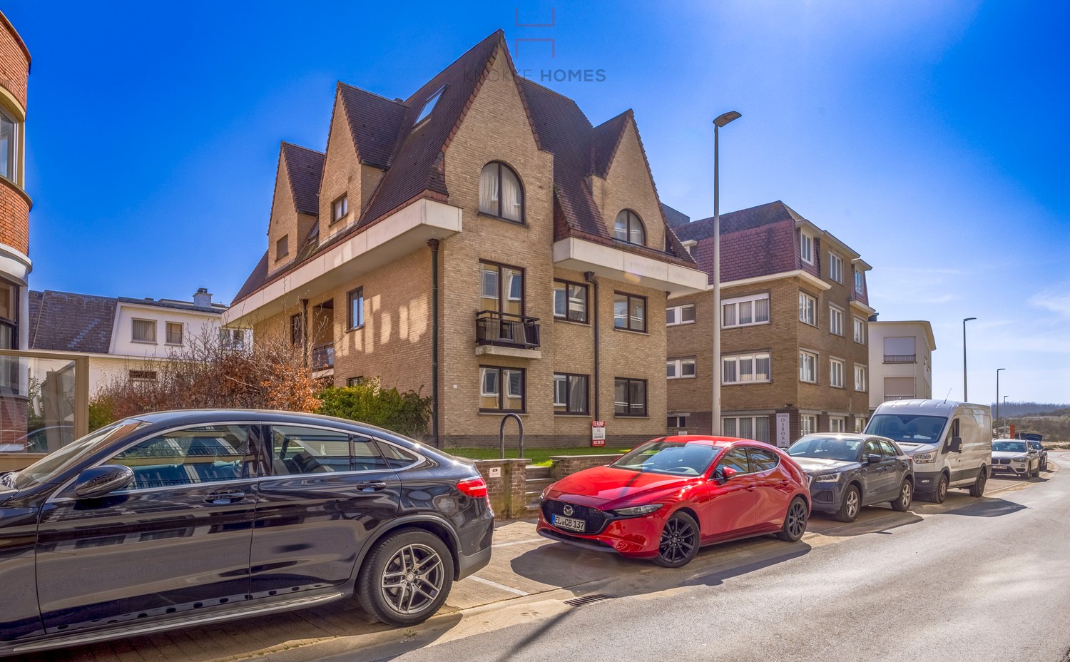 Mooi gerenoveerd hoekappartement in een villa-residentie vlakbij de zeedijk in Duinbergen - photo 2