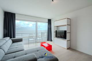 Ontdek dit prachtig en kwalitatief gerenoveerde appartement op de tiende verdieping van een uitstekend onderhouden residentie. Het appartement...