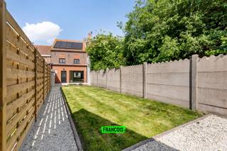 Dit charmante huis met een totale oppervlakte van 242m², gelegen in Roesbrugge, biedt een unieke kans voor wie op zoek is naar een leuke...