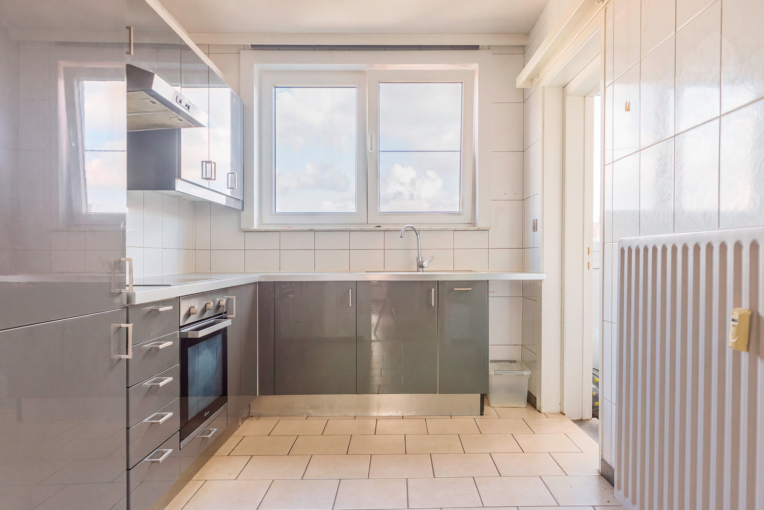 Ruim en instapklaar appartement met 2 slaapkamers, garage en centrale ligging in Tessenderlo - foto 2