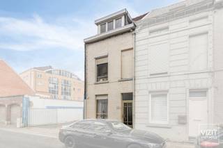 Bent u op zoek naar een instapklare investering met directe opbrengst? Deze charmante woning met twee slaapkamers en stadstuintje, gelegen in...
