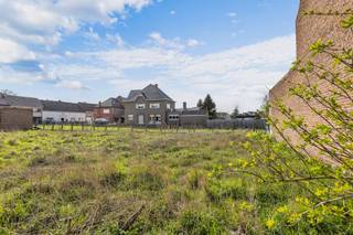 Voor meer info of een bezoek, bel 054 69 39 31 - Bent u op zoek naar de perfecte locatie om uw droomwoning te realiseren? Deze bouwgrond voor...