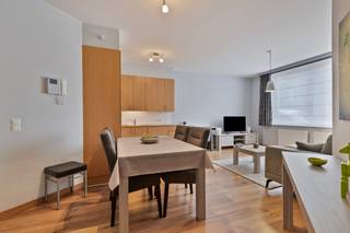 [[ DIT PAND NEEMT DEEL AAN DE ERA OPEN HUIZEN DAG OP 6/12 VAN 13:00 TOT 14:00 ]] Centraal gelegen, gelijkvloers appartement met parkeerplaats te koop...