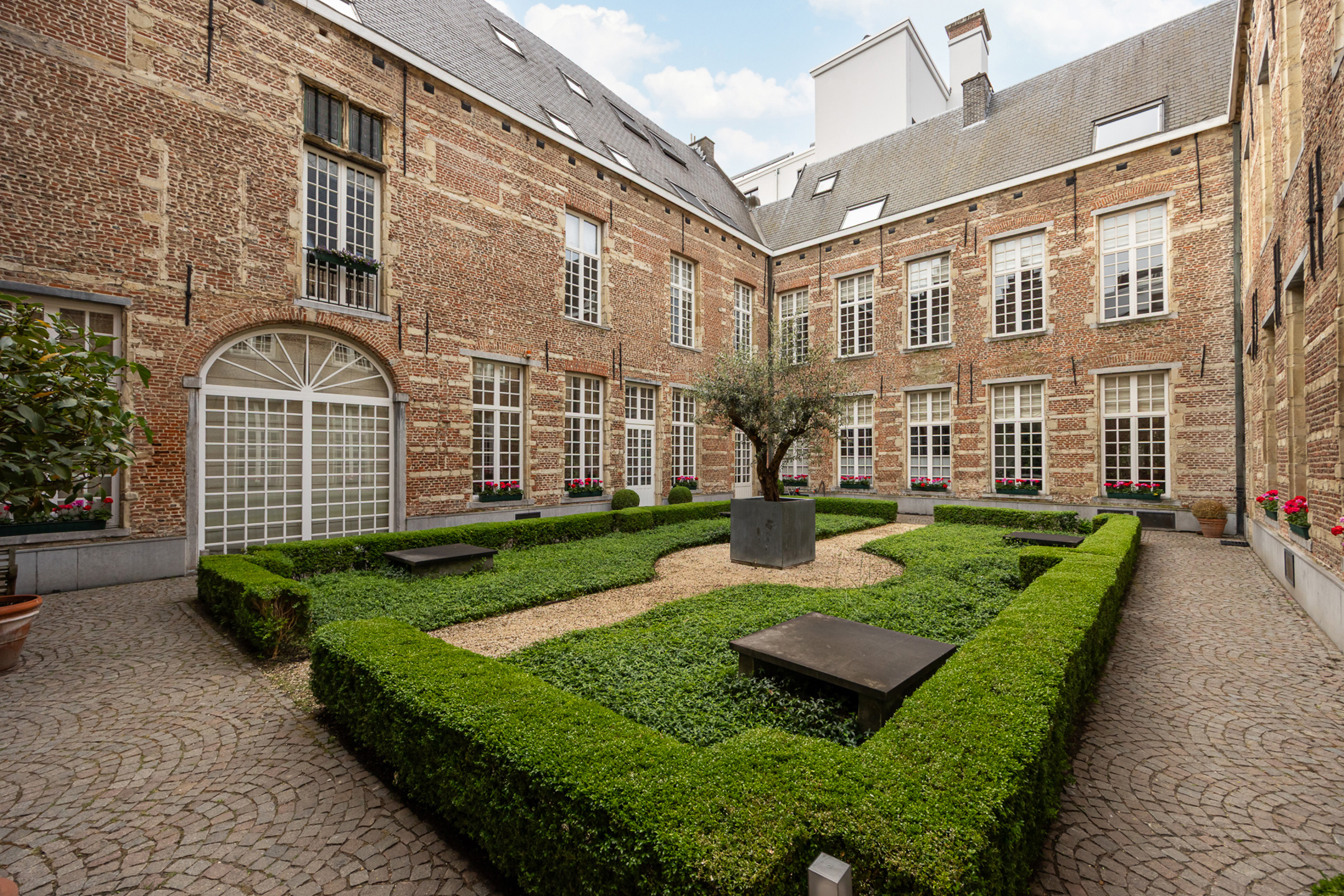 ANTWERPEN CENTRUM -  Gelijkvloers appartement met stadstuin - foto 1